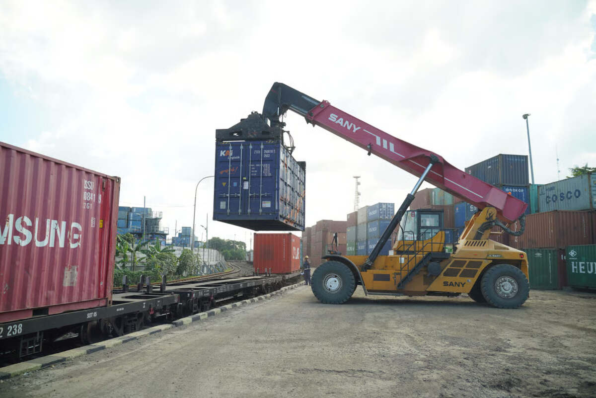 Jelang Momen Strategis Keagamaan, Layanan KA Kontainer Menguat di Awal Tahun 2026